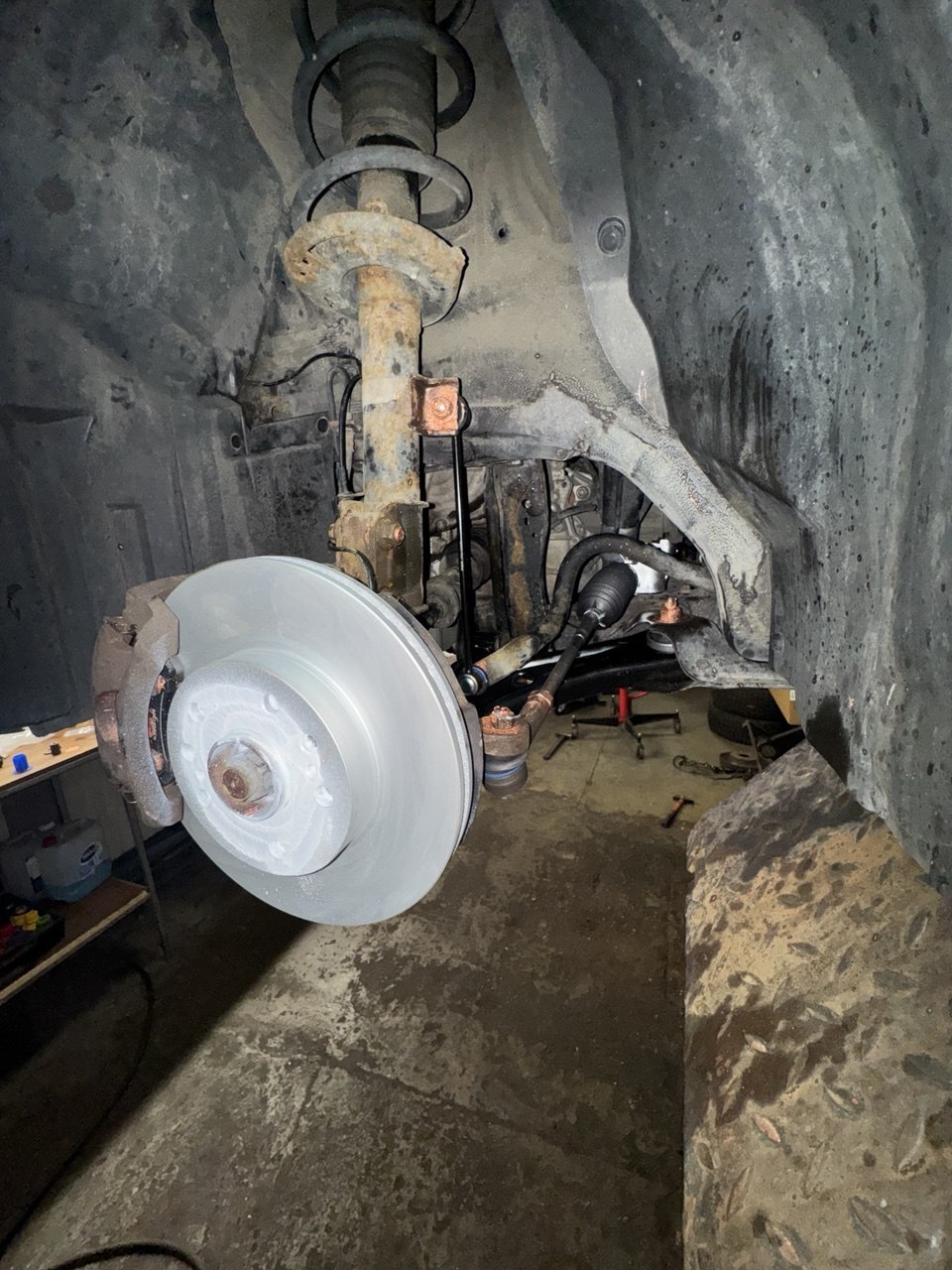 Wymiana tarcz i klocków hamulcowych · robocizna od 150 zł — Po 4